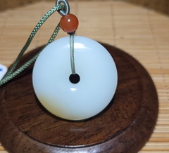 新疆的猫zg111208 14.0克白度浓郁糖色鲜艳且末糖白羊脂玉平安扣