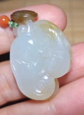 新疆的猫zg110303 15.6克油润细腻的俏色新疆且末糖白如意吉祥件