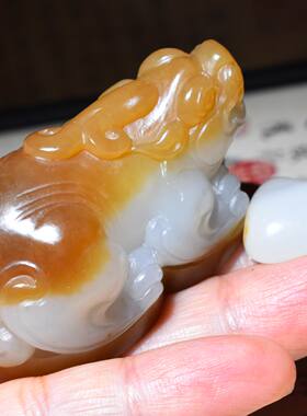 SBH388新疆的猫80.7克，天地红糖的糖白玉“貔貅”把件和田玉