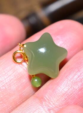 JJ031802新疆的猫2.0克冒油老坑俄料碧玉18K金镶扣头星星挂坠