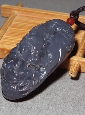 L012402 新疆的猫83.0克肉质细腻色调纯正青海烟紫龙把件和田玉