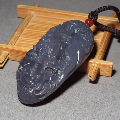 L012402 新疆的猫83.0克肉质细腻色调纯正青海烟紫龙把件和田玉