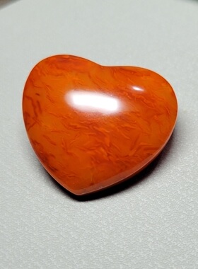 Z011202新疆的猫18.6克质细油亮玉质浑厚璀璨火焰纹南红心形挂坠