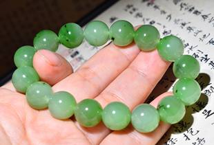 JJ012405新疆的猫47.6克12.5mm细腻俄料乌兰海苹果绿圆珠手链