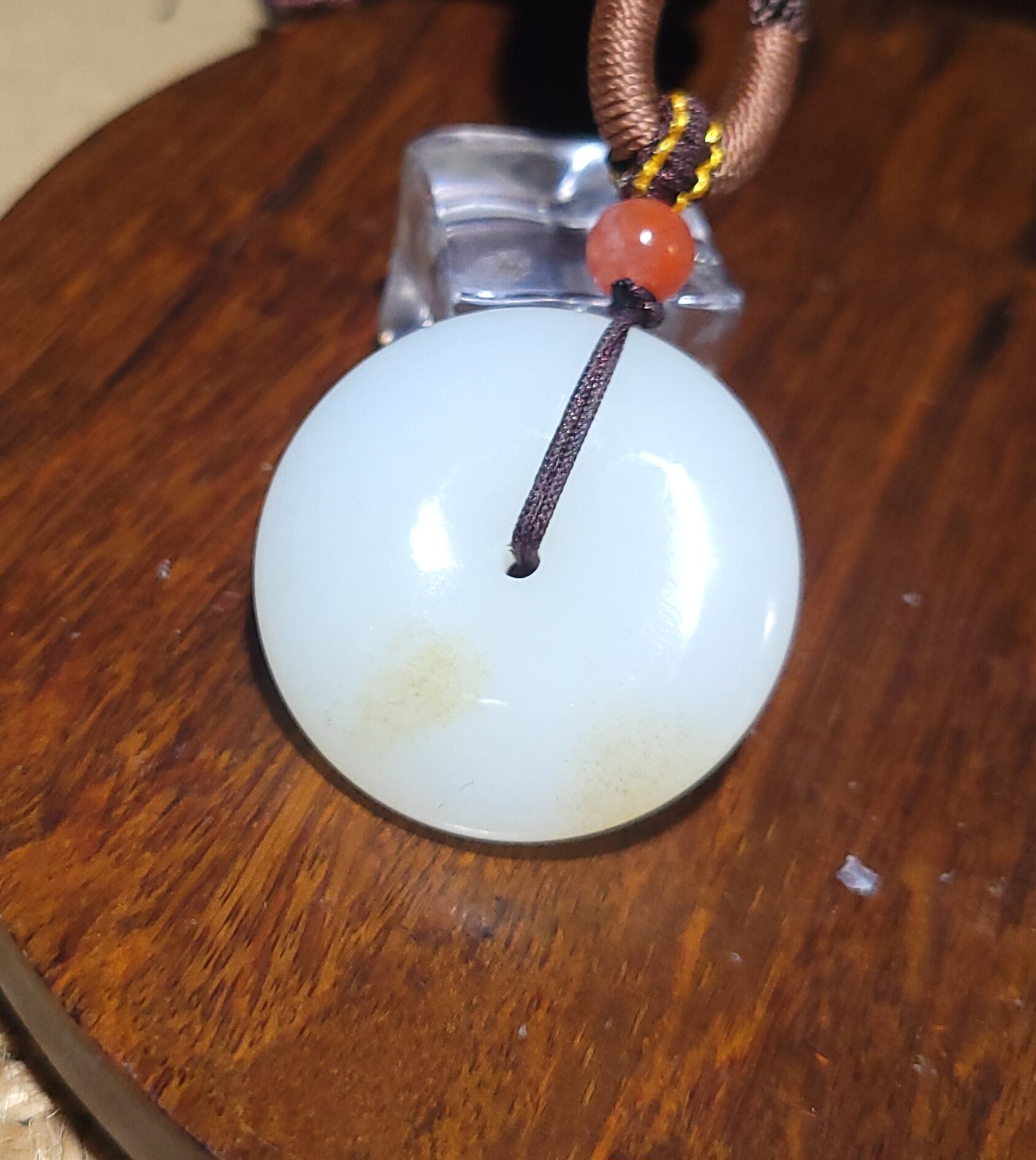 YQ112508 22.9克（含绳）油润细腻的蜜糖色俄羊脂白玉平安扣