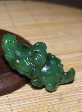 新疆的猫zg091503 20.1克油润细腻的乌兰海碧玉鳄鱼雕件（茶宠）