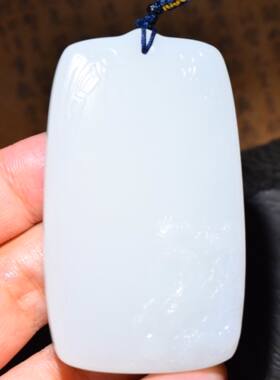 JJ031007新疆的猫76.4克顶细油糯俄料三高羊脂白玉腾龙平安牌