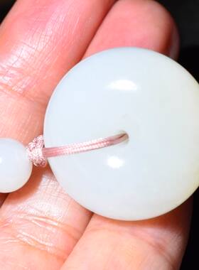 JJ011411新疆的猫16.9克含绳浅蜂蜜糖色俄羊脂白玉平安扣