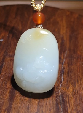 新疆的猫YQ091105 18.0克，油润细腻的老坑俄料糖白玉佛牌挂坠