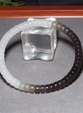 新疆的猫L121103 13.7克，直径6-4mm质感油润老坑料渐变药片手链