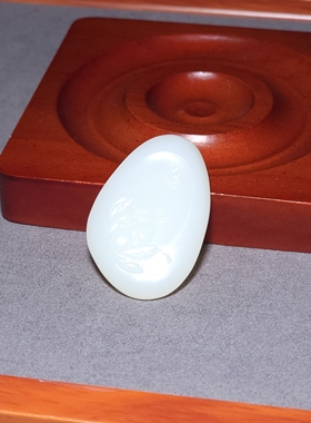 新疆的猫L080505 16.9克天然冒油且末米达料羊脂白玉蝶恋花雕件