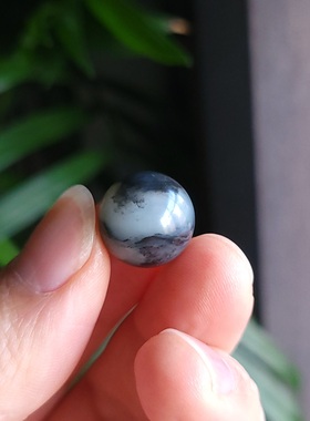 Z112004 4.9克，R14.5顶细极油糯黑白水墨画脂白玉底青花籽料圆珠