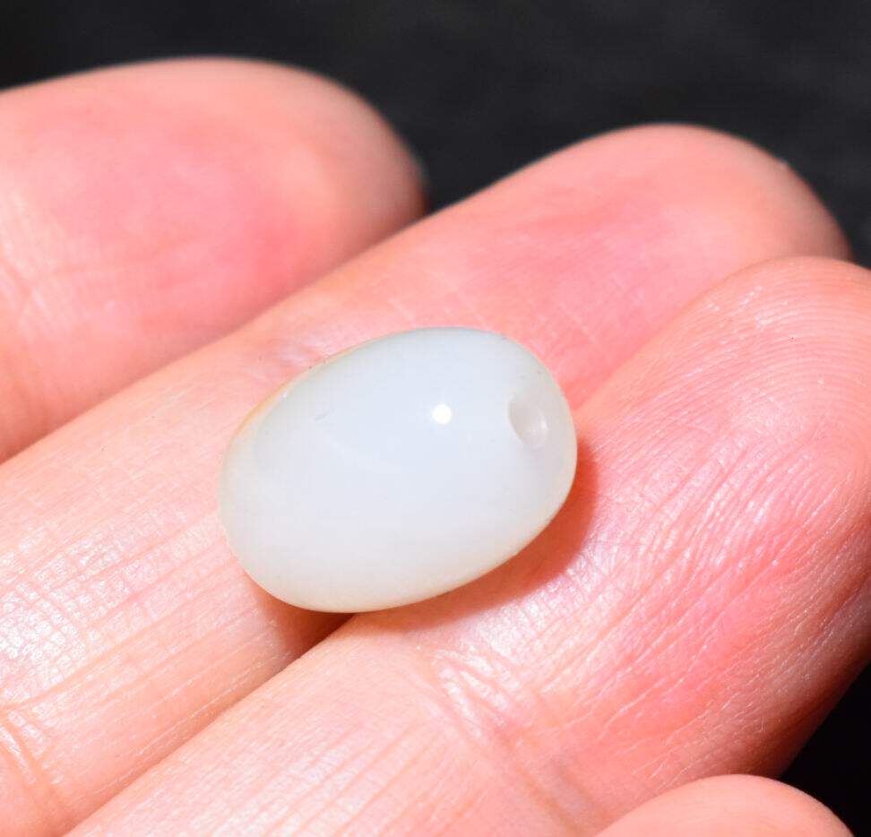 JJ030501新疆的猫2.2克直径10-13mm和田玉且末糖白玉鼓型珠