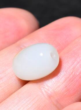 JJ030501新疆的猫2.2克直径10-13mm和田玉且末糖白玉鼓型珠