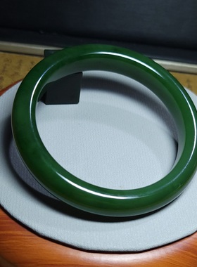 新疆的猫Z010401 57.8克R59油亮色泽浓艳俄七号矿老料碧玉手镯