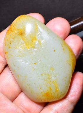 新疆的猫42.8克，一面满包洒红皮特细白玉籽料牌坯SBH220