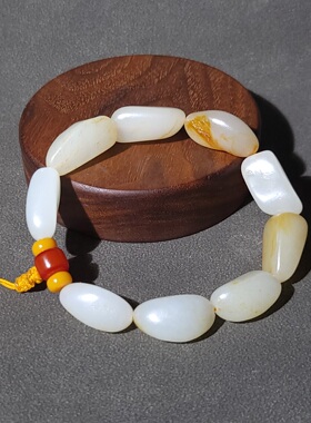 C032004新疆的猫45克感满满脂粉外溢的细肉料黄沁皮白玉籽料手串