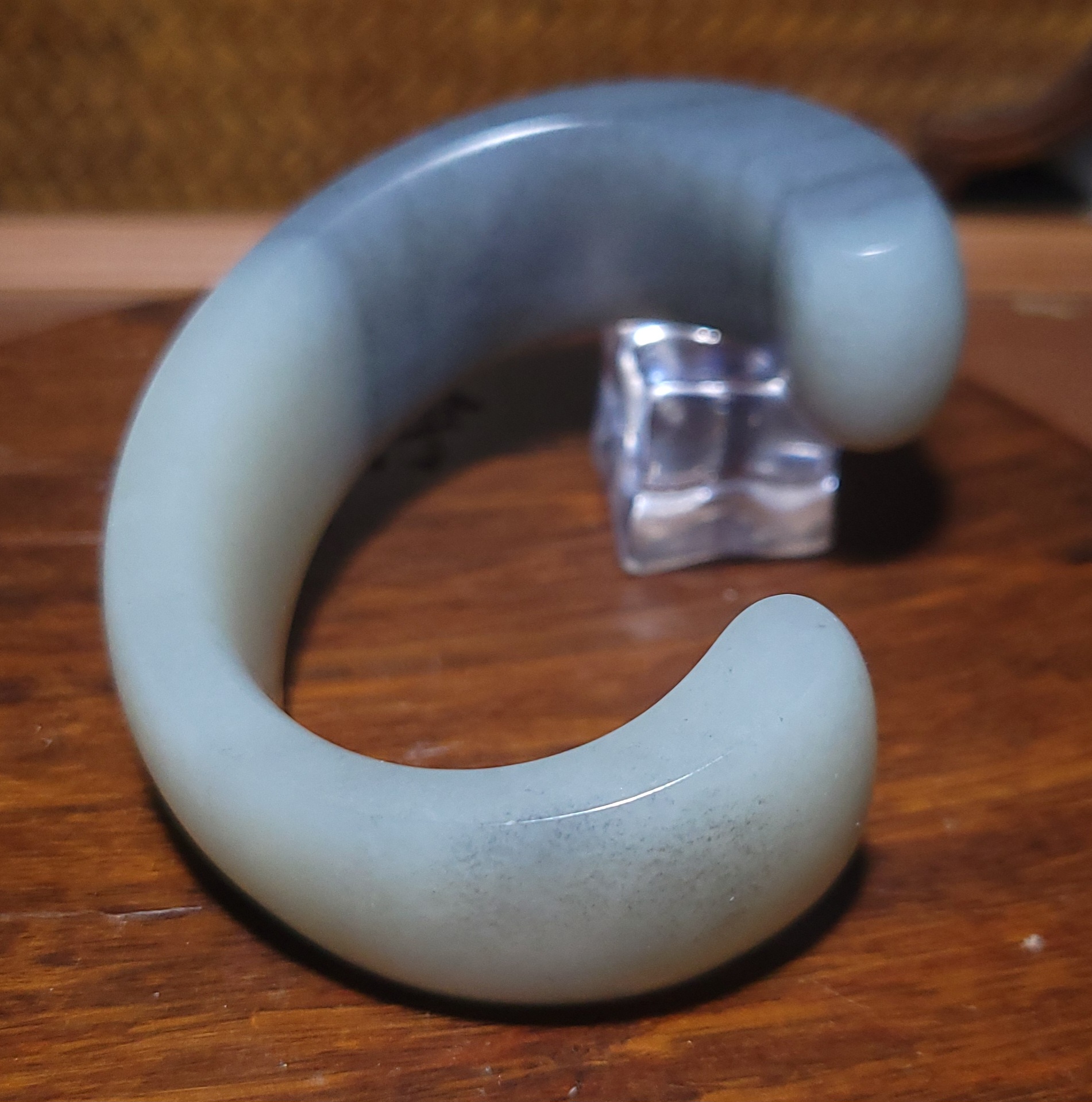 新疆的猫YQ082004 内径56mm，93克一面满皮青花籽苏工C形手镯