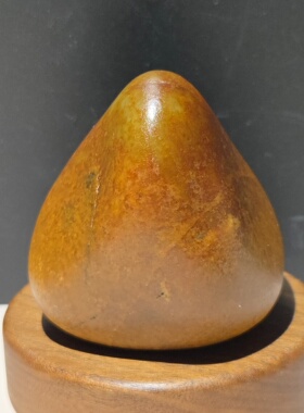 新疆的猫G122201 276.5克，64/59/51mm，天然全红漏肉的红沁玩籽