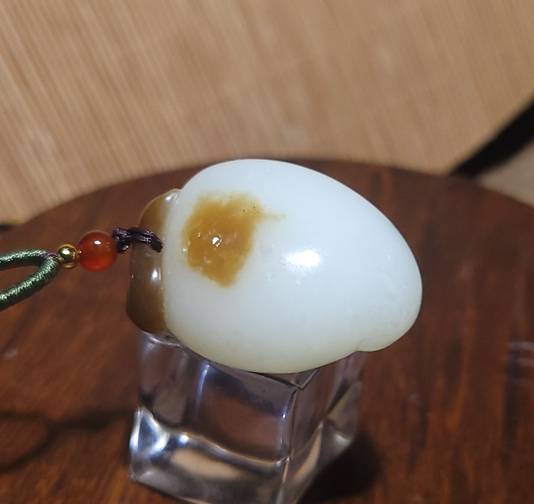 YQ031601 新疆的猫31.7克油糯凝脂老且末油糖羊脂玉苏工寿桃