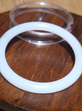 YQ031909新疆的猫19.9克内径52mm温润早期青海挂翠羊脂白圆条手镯