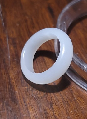 新疆的猫YQ123001 3.4克内径17mm玉质干净细腻且末羊脂白玉指环