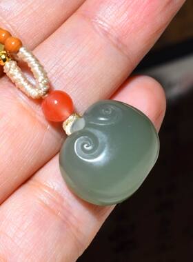 JJ012811新疆的猫7.7克含绳“润油脂”超细冰淳亮美晴水色如意锁