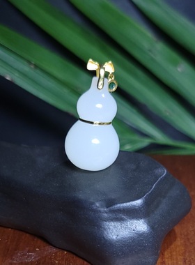 新疆的猫Z102301 3.6克超冰顶细洁净野牛沟“冰羊脂玉”金镶葫芦