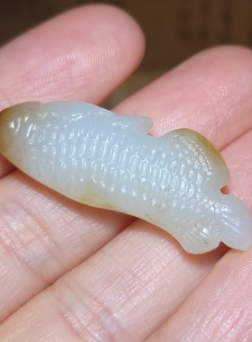 新疆的猫zg111207 9.9克含绳，油脂感极强的且末糖白“鱼”雕件
