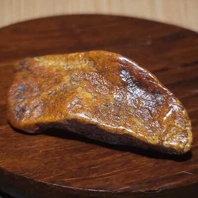 YQ020106  47.3克 玉性高油性好的红沁作料籽  和田玉  新疆的猫