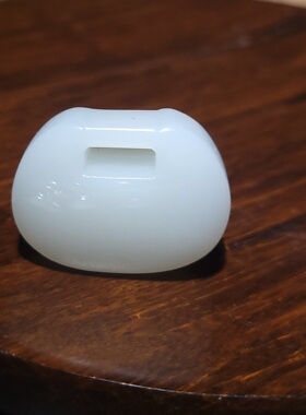 YQ020606 新疆的猫13.2克脂份浓郁玉性温润且末羊脂玉花开富贵锁