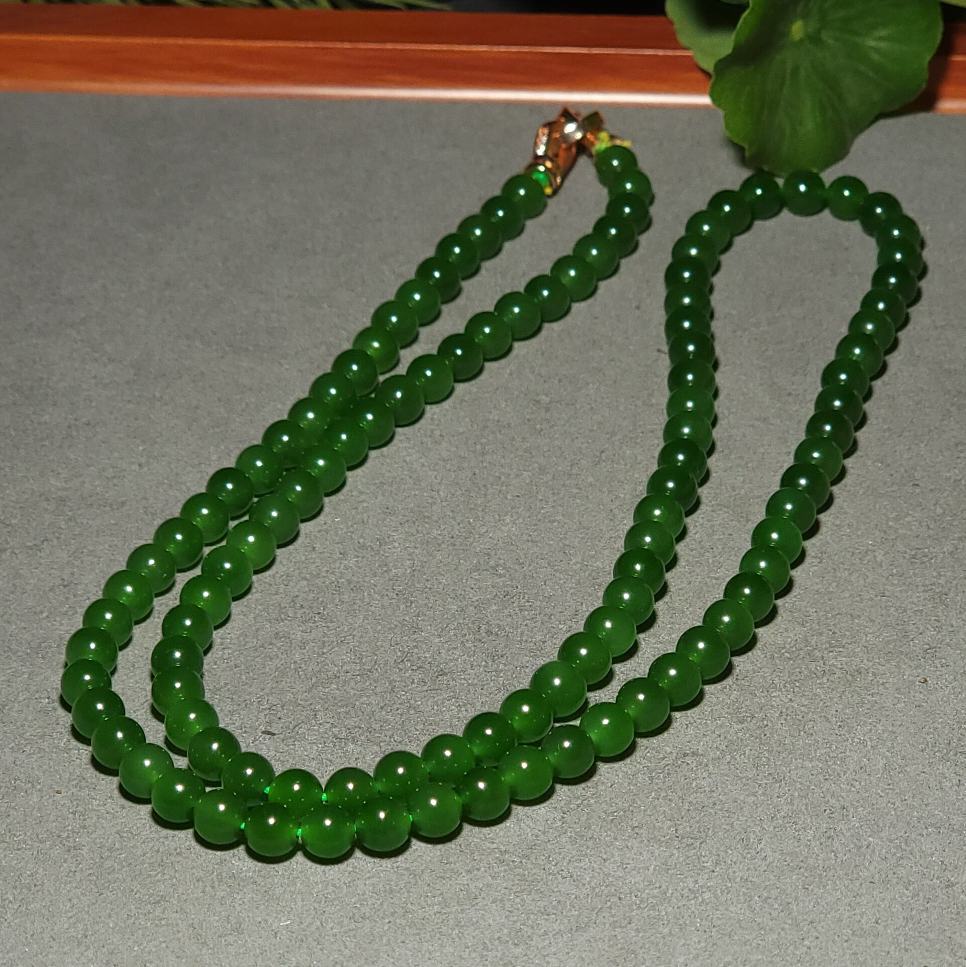 L121306 40.7克直径6.5mm底质冰透色泽鲜美均匀阳绿碧玉108项链
