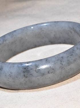 新疆的猫 61.9克，内径57mm墨点均匀的青花籽料镯子LHQ01