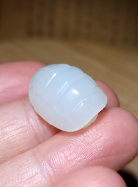 zg020906 新疆的猫5.1克油糯的青海羊脂白玉龟甲（富甲天下）