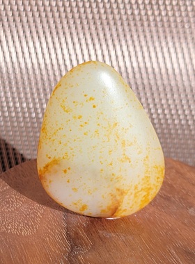 新疆的猫C122303 22.8克，上等玻璃料满洒红皮白玉玩籽