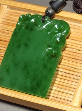 L032102新疆的猫29.1克色调鲜艳油性很好的老坑俄料菠菜绿碧玉牌