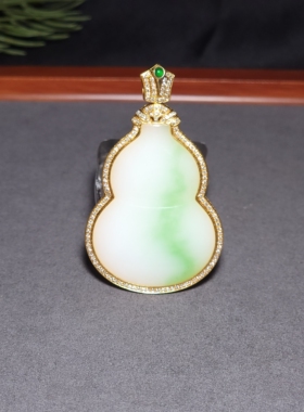 新疆的猫L091204 26.8克翠色惊艳俄料羊脂白玉带翠金镶玉葫芦挂坠