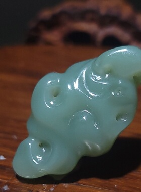 新疆的猫YQ010503 14.4克脂粉度高色调温婉鸭蛋青碧玉太湖石挂坠