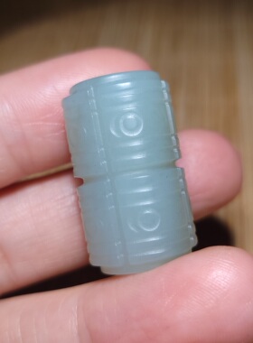 新疆的猫zg120205 13.7克，油润细腻新疆山料泛蓝调青白玉琮雕件