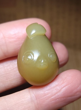 新疆的猫zg101603 13.1克高脂份且末黄糖玉“报喜鸟”雕件