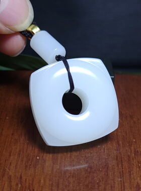 Z012004新疆的猫24.6克白糯“油膏料”羊脂苏工方圆平安扣和田玉