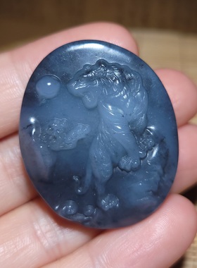 zg110611 22.5克，油润细腻黑白分明的青花墨玉籽“上山虎”雕件