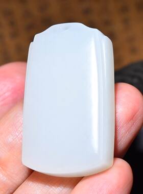 JJ031001新疆的猫24.3克特细润黑皮老俄料羊脂白玉平安牌