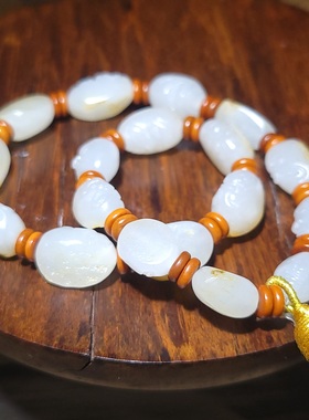 新疆的猫YQ010704 42.2克油润老熟度特白玉籽料十八子罗汉手持