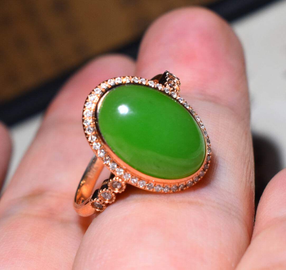 JJ0031207新疆的猫2.817.5mm阳绿老坑俄料碧玉18k镶嵌戒指