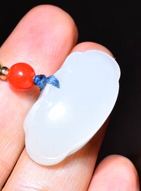 新疆的猫JJ091612  10.6克，细腻老坑俄料羊脂白玉如意锁