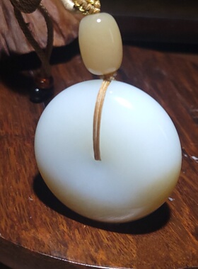 新疆的猫YQ103003 55.7克糖色亮丽油润油膏料且末糖白玉平安扣