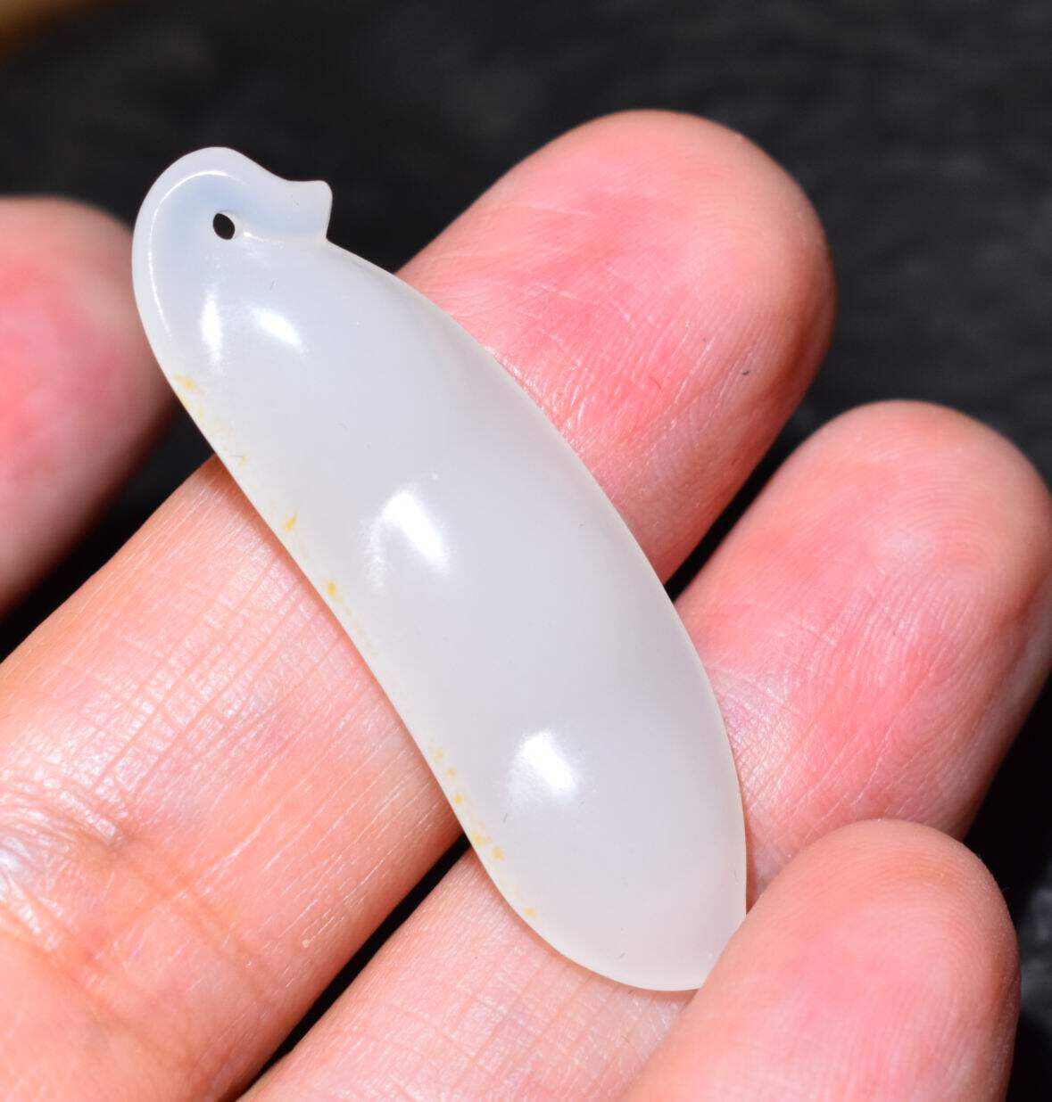 JJ030503新疆的猫3.9克玉质油润亮白黄皮白玉籽料多子多福挂件