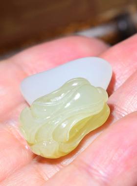 JJ010707新疆的猫4.1克青海黄口玉白菜（百财）挂坠和田玉