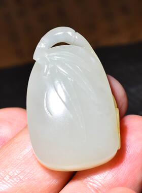 JJ032807新疆的猫11.8克保留籽料原皮超油润高青白籽料竹节挂件